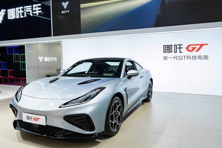 成都锦江区万盛耀企业管理咨询哪吒汽车在智能汽车领域的表现，领途汽车在新能源汽车市场中的影响力